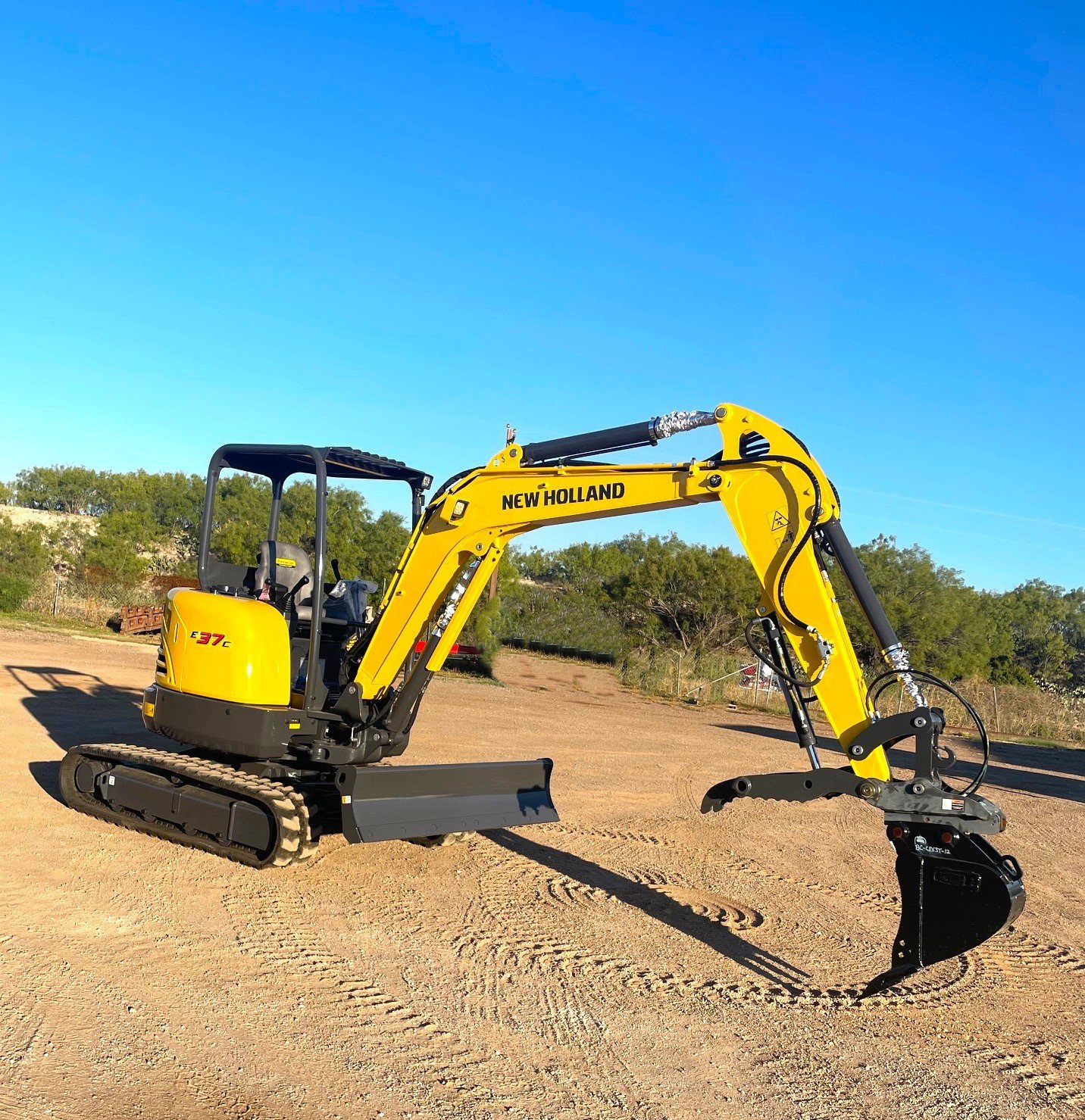 2024 E37C MINI EX W/ CANOPY, 4-WAY BLADE, LONG ARM & QC PROVISION(4219)-image