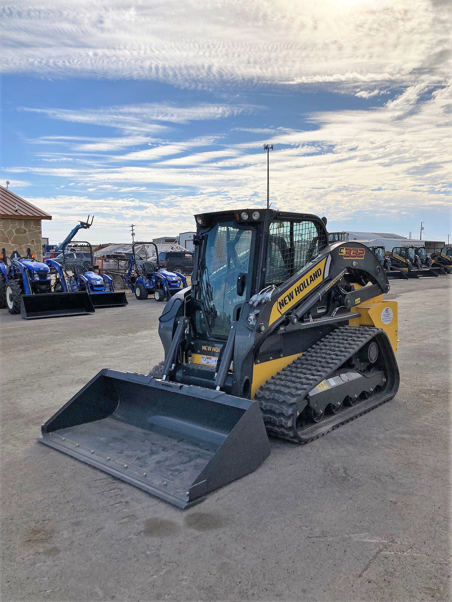 C332 COMPACT TRACK LOADER W/ CAB & HFP-image